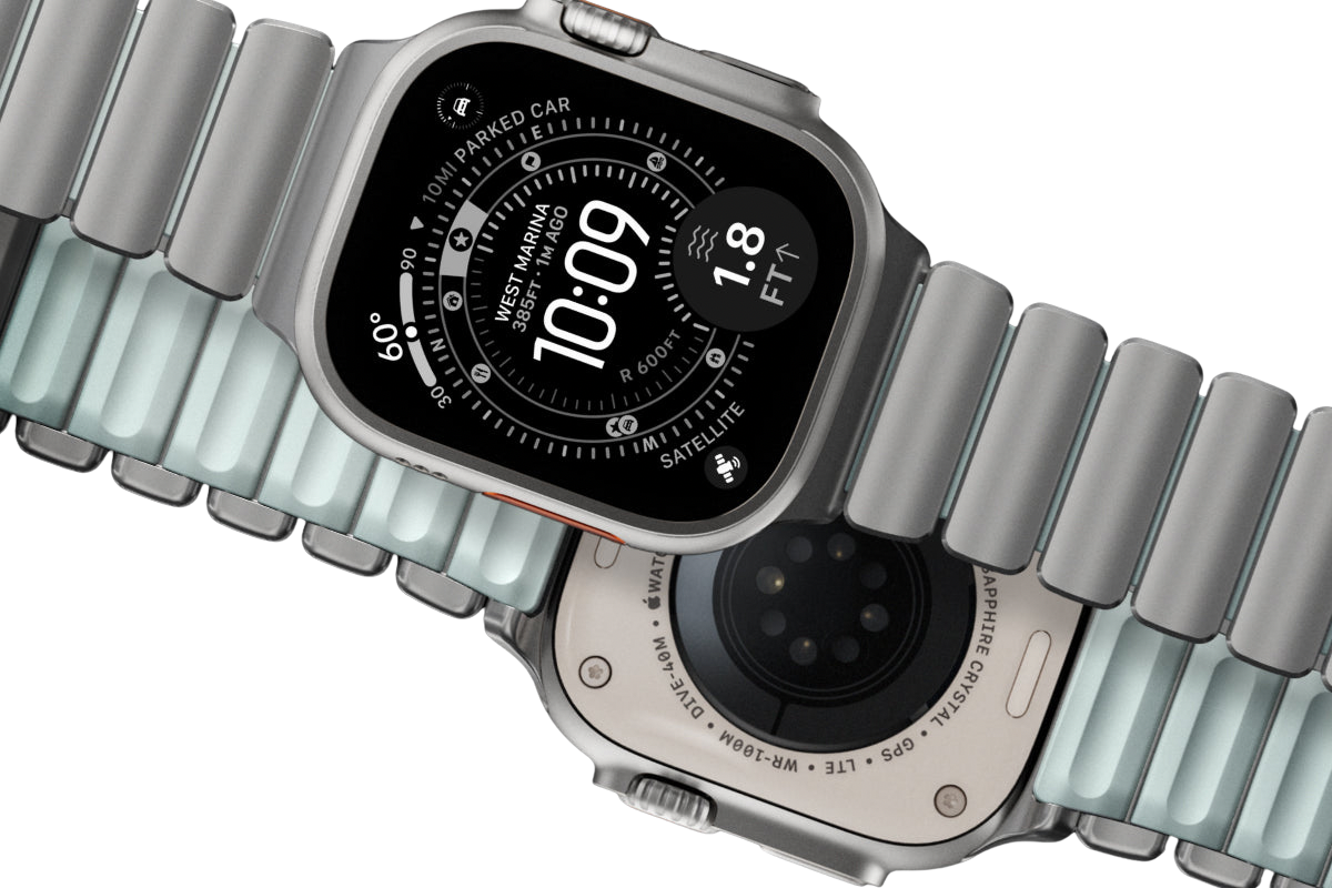 Макрознімок преміального ремінця Nomad Stratos: текстура гіпоалергенного FKM-еластомеру та ланки з титану Grade 4.