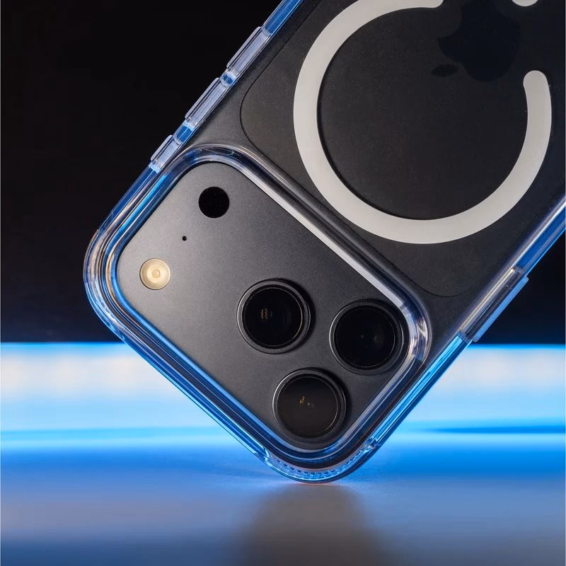 Падіння iPhone 18 у прозорому чохлі Native Union на кут