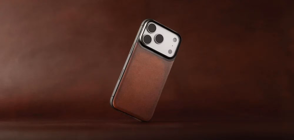 Шкіряна накладка Nomad Magnetic Back Horween Olde Dublin на iPhone 18 на коричневому фоні