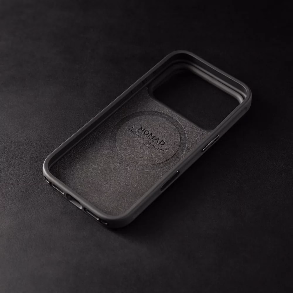 Внутрішня частина чохла Nomad Modern Horween Black з мікрофіброю