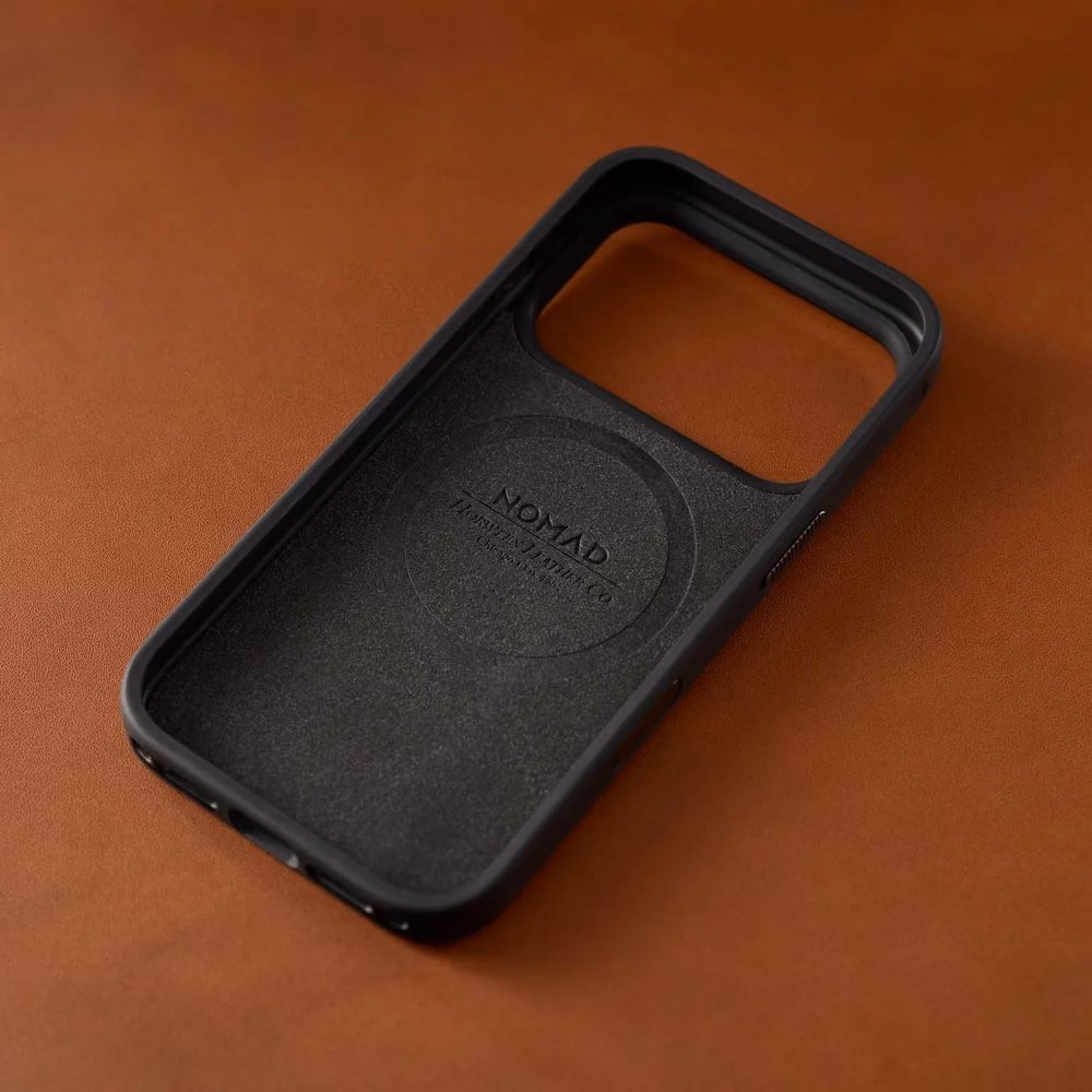 Внутрішня частина чохла Nomad Modern Horween Saddle з мікрофіброю