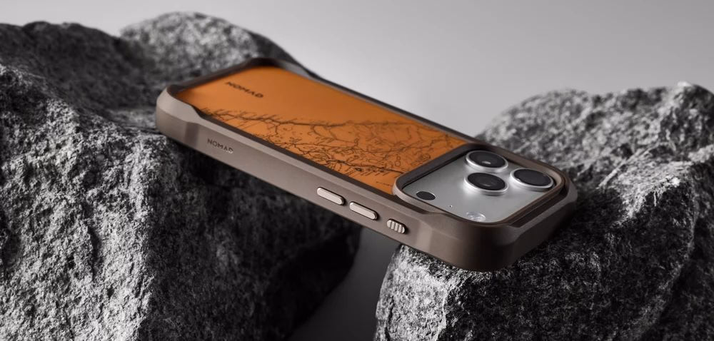Чехол Nomad Rugged Arroyo на iPhone 18 на фоне камней