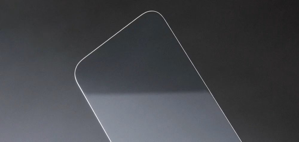 Захисне скло Nomad ProShield для iPhone 18 на сірому фоні