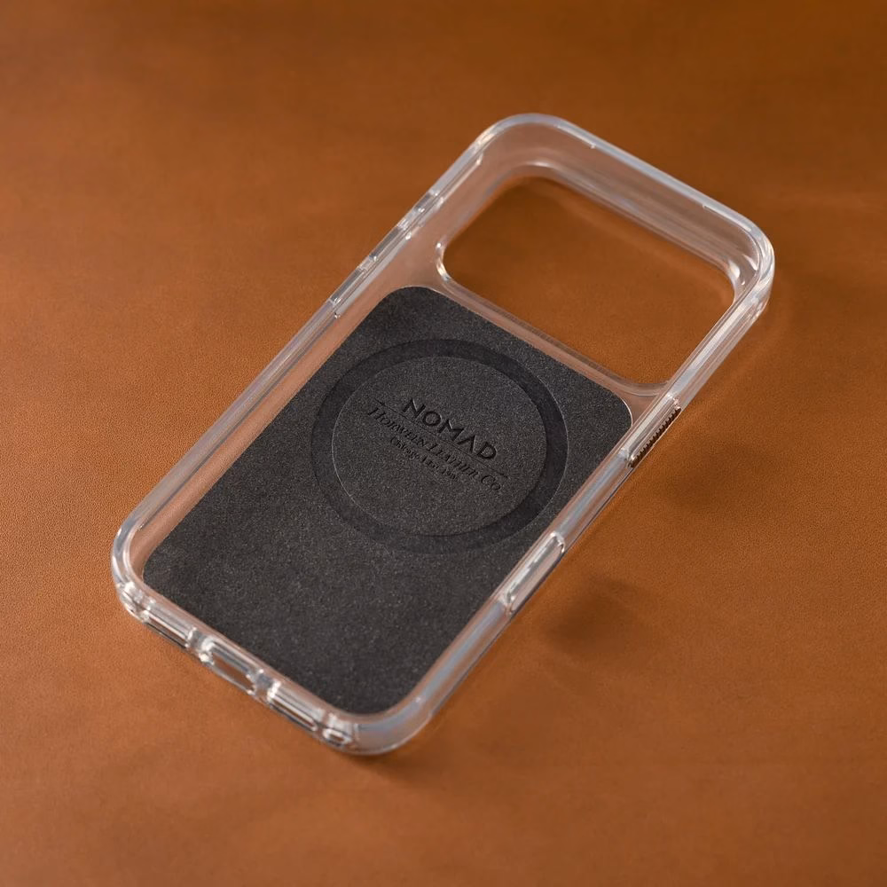 Внутрішня підкладка з мікрофібри у чохлі Nomad Clear Horween Saddle