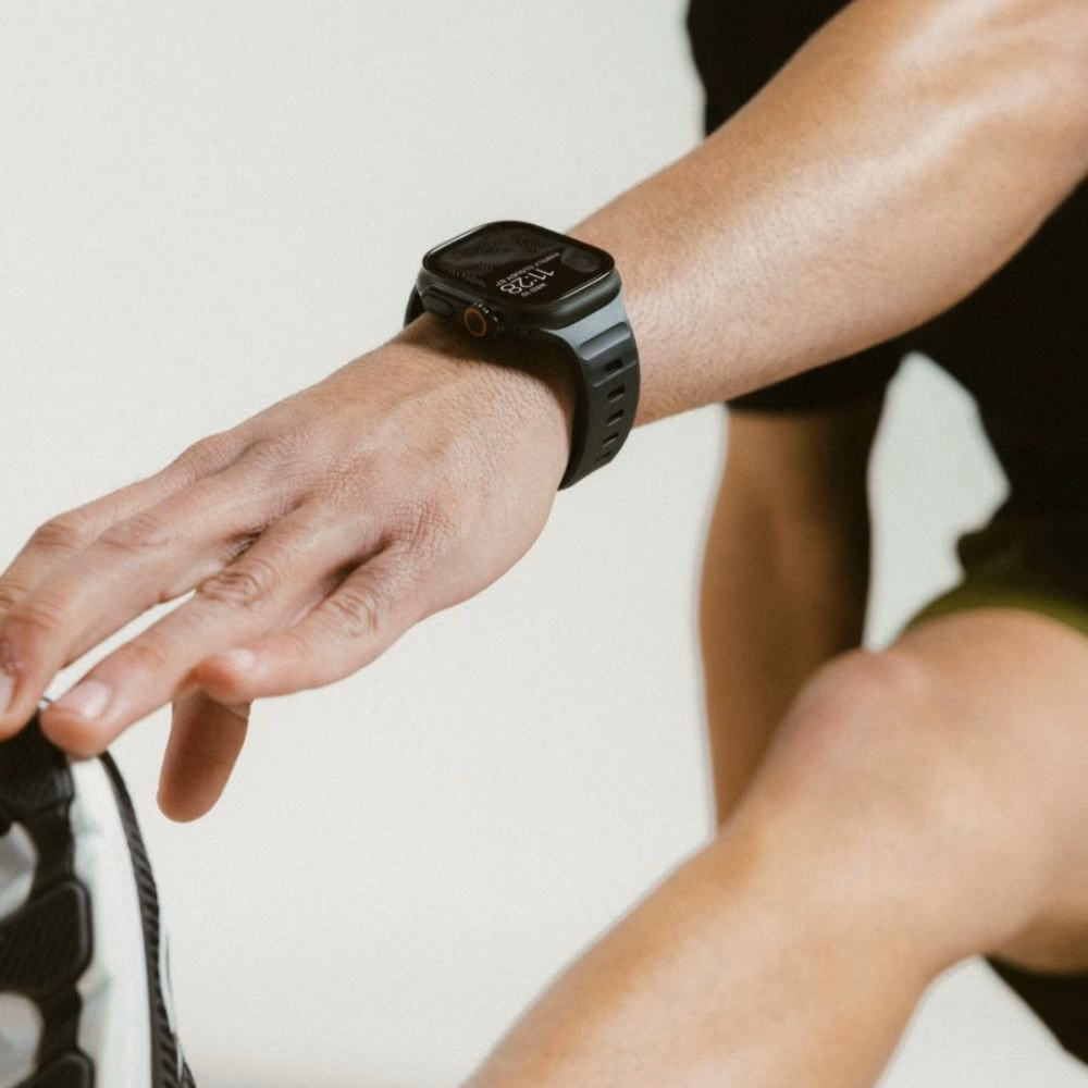 Мтренировка в спортивном ремешке Nomad Sport Band Black, влагозащищенный материал для фитнеса.