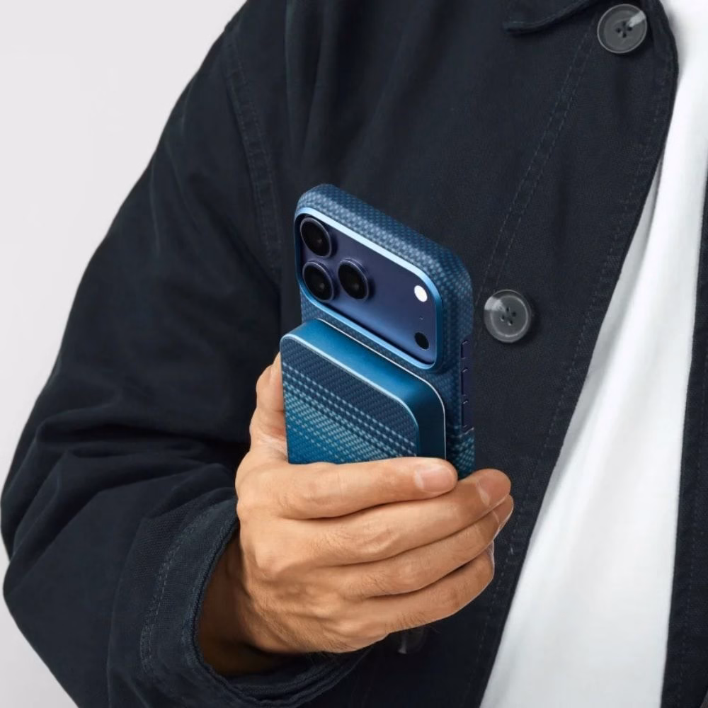 Беспроводная портативная батарея Pitaka Aramid Fiber Qi2 10000mAh Sunset из арамидного волокна, магнитно закрепленная на задней панели смартфона iPhone