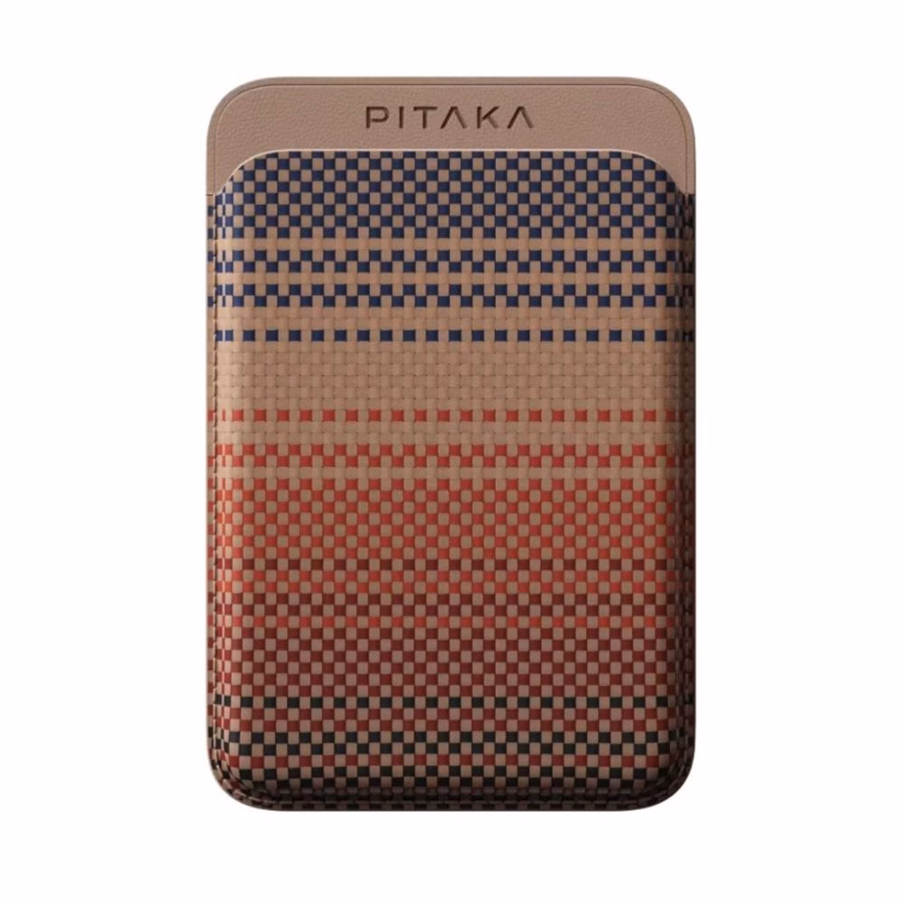Чехол-картхолдер Pitaka Aramid Fiber Sunset из премиального градиентного арамидного волокна на студийном белом фоне