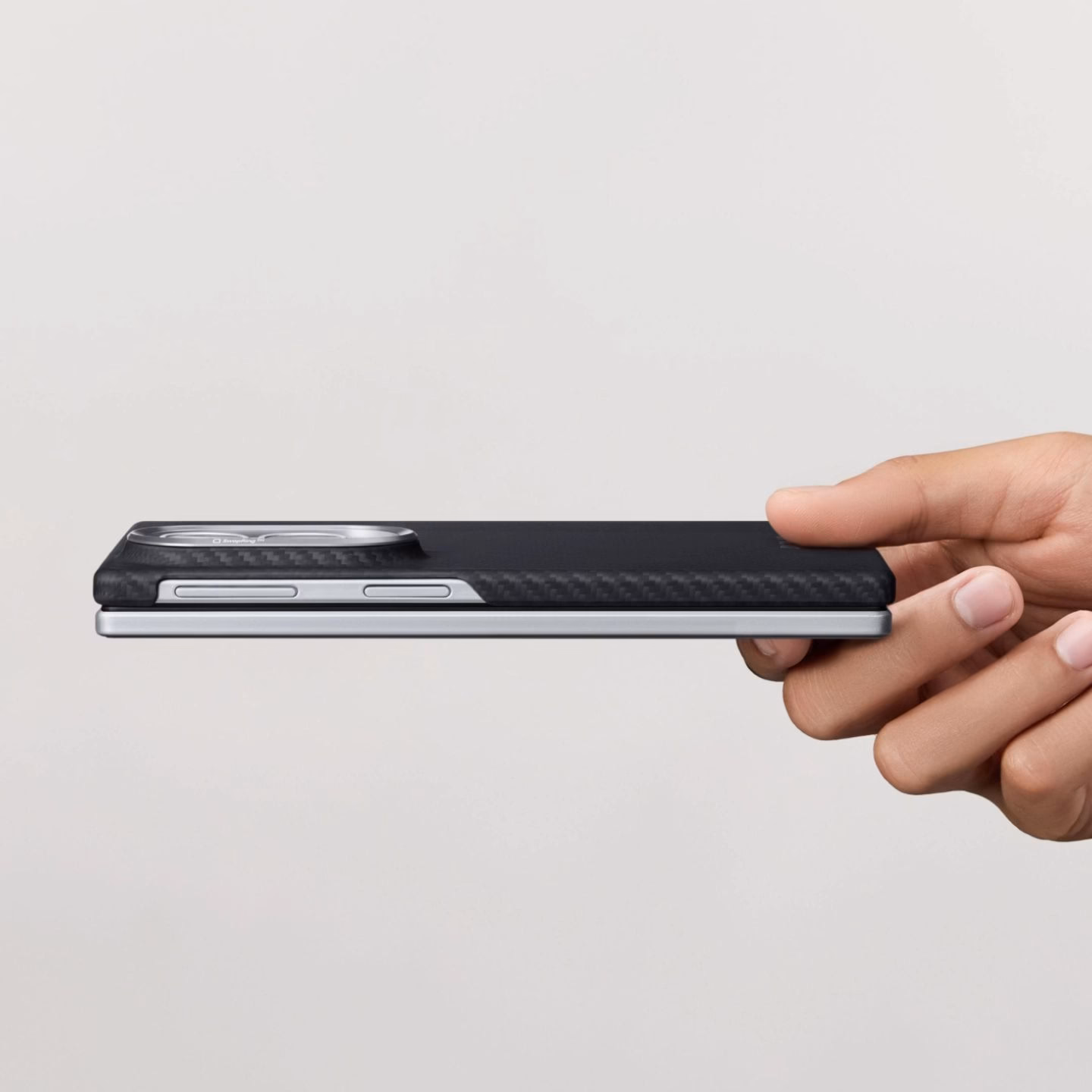 Толщина чехла Pitaka Edge Ultra-Slim для Z Fold 8 сбоку