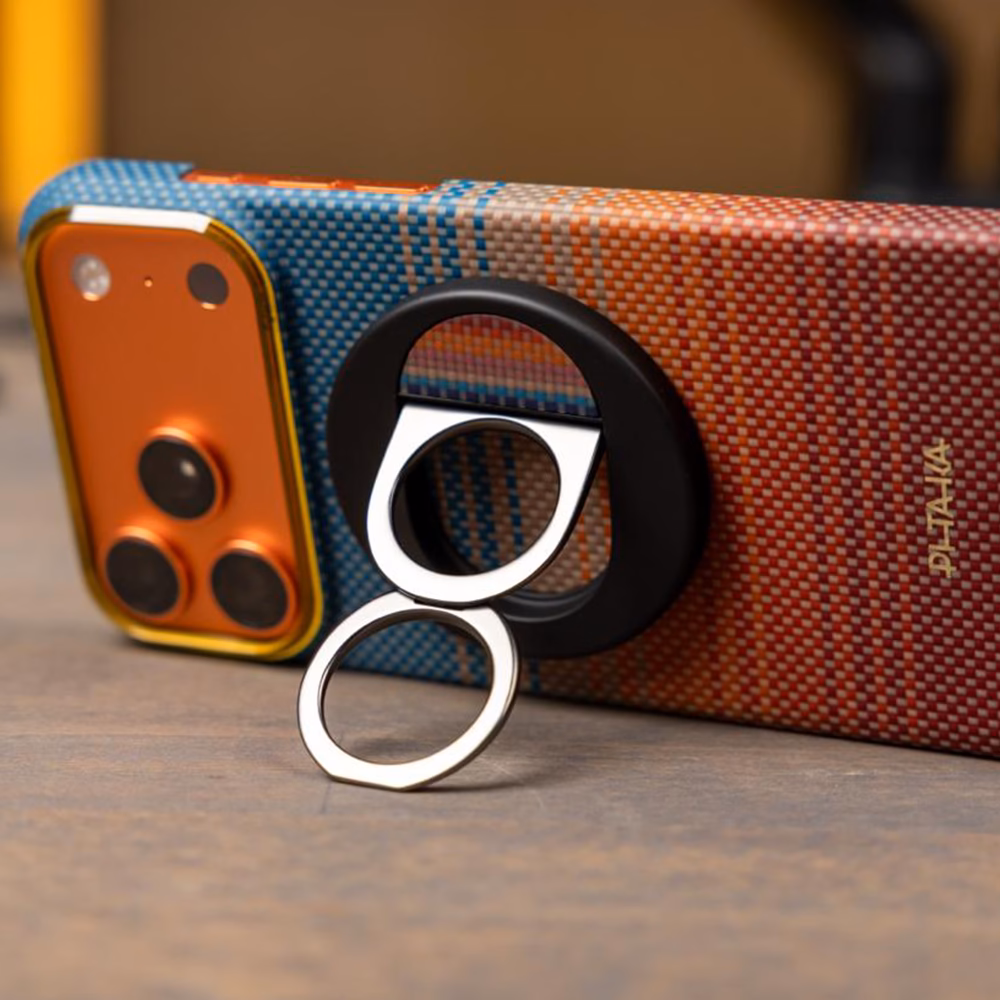 Смартфон у чохлі Pitaka з магнітним кільцем MagEZ Grip 3 California Dream