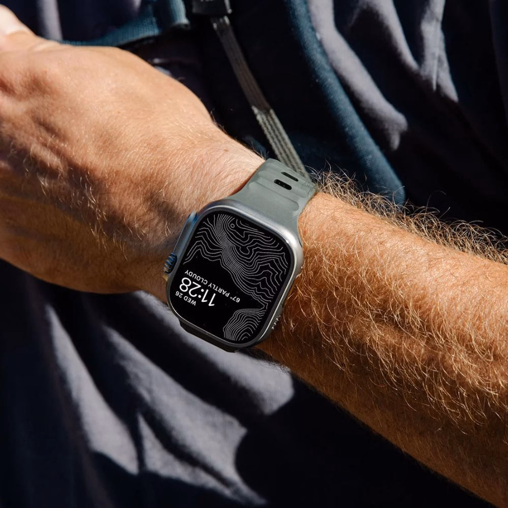 Спортивный ремешок Nomad Sport Band Ash Green для Apple Watch 45mm/46mm/49mm на запястье