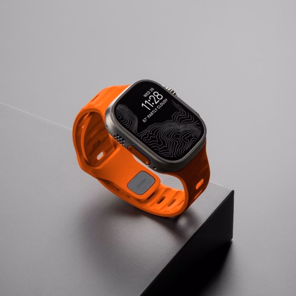 Яскраво-помаранчевий ремінець Nomad Sport Band з фторкаучуку FKM для Apple Watch Ultra, вигляд збоку