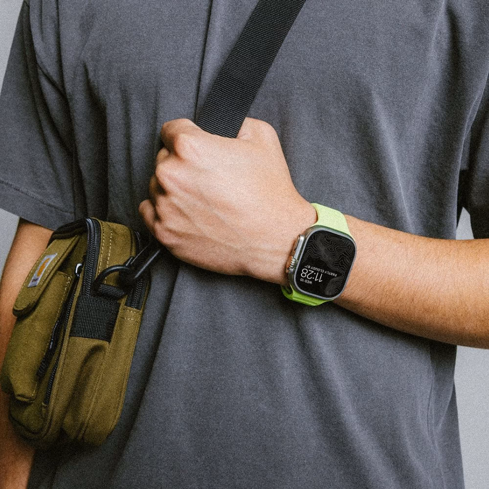 Nomad Sport Band Glow 2.0 для Apple Watch 45mm/49mm, алюминиевая застежка и внутренняя сторона с маркировкой бренда