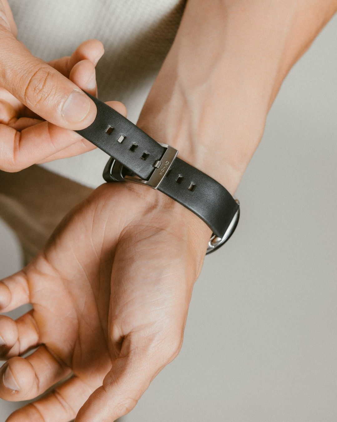 Magnetic Leather Black