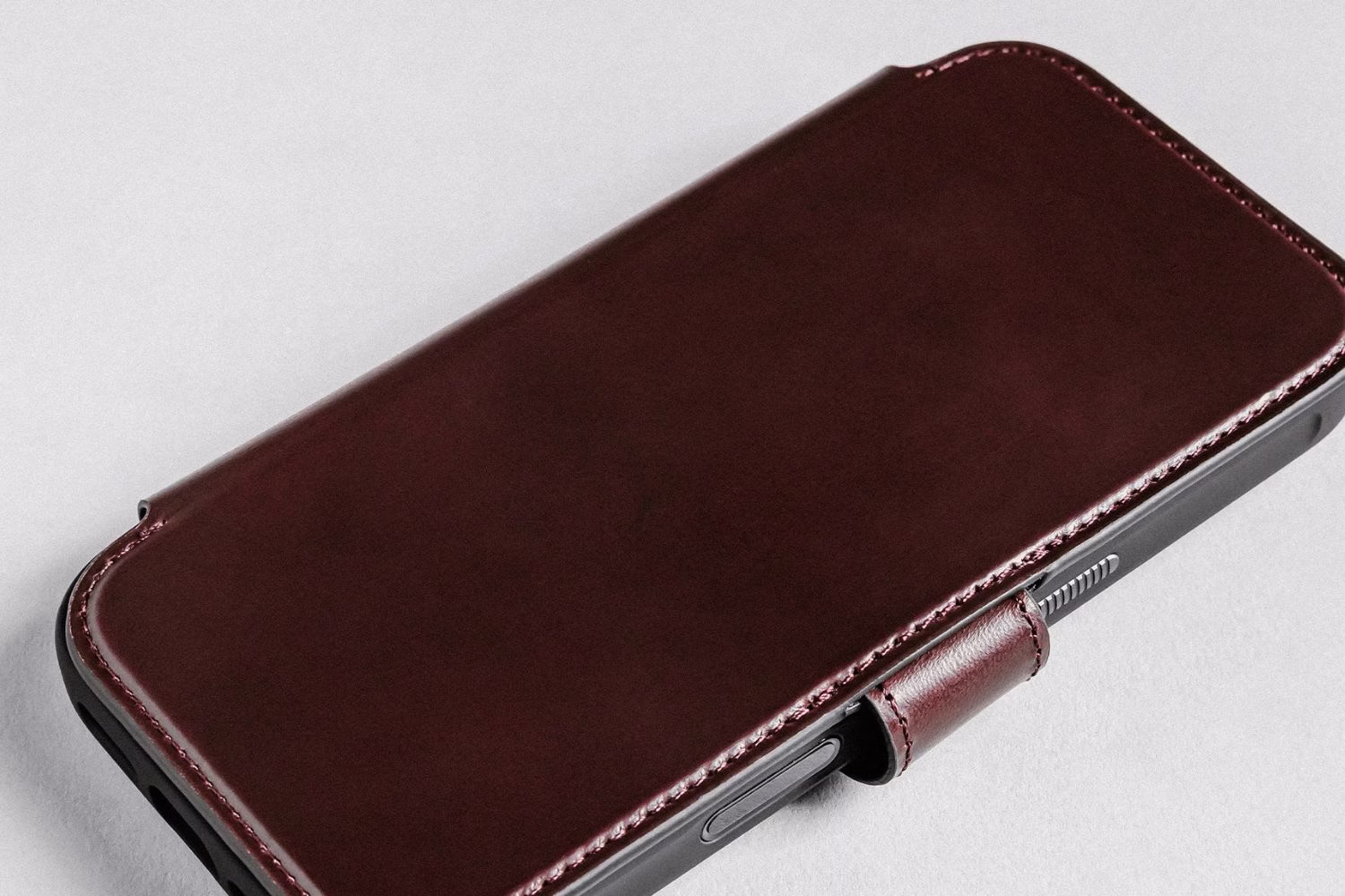 Шкіряний чохол-книжка Nomad Modern Folio Horween Burgundy для iPhone 17 Pro - 5