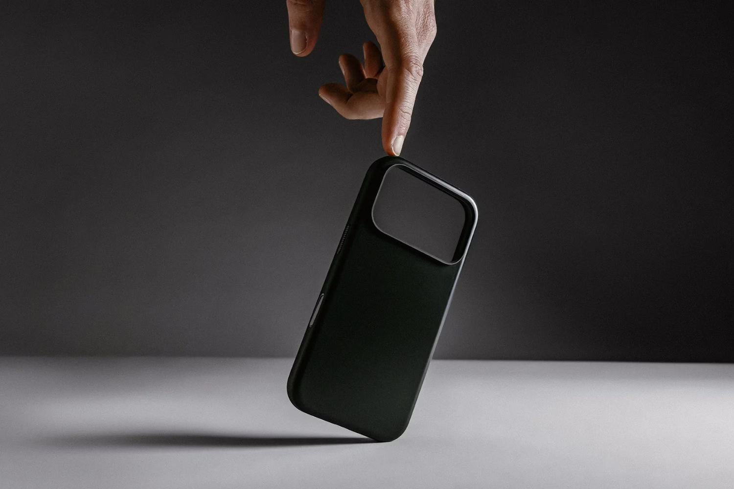 Чехол Nomad Modern Vulcan Black для iPhone 17 Pro - 4