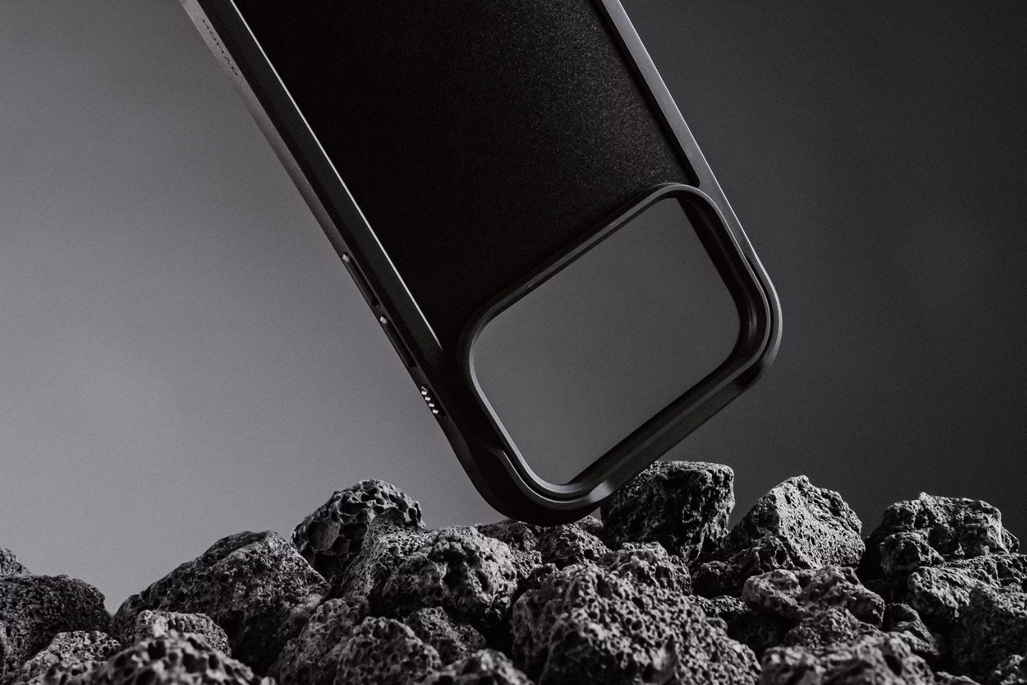 Чехол Nomad Rugged Black для iPhone 17 Pro - 6