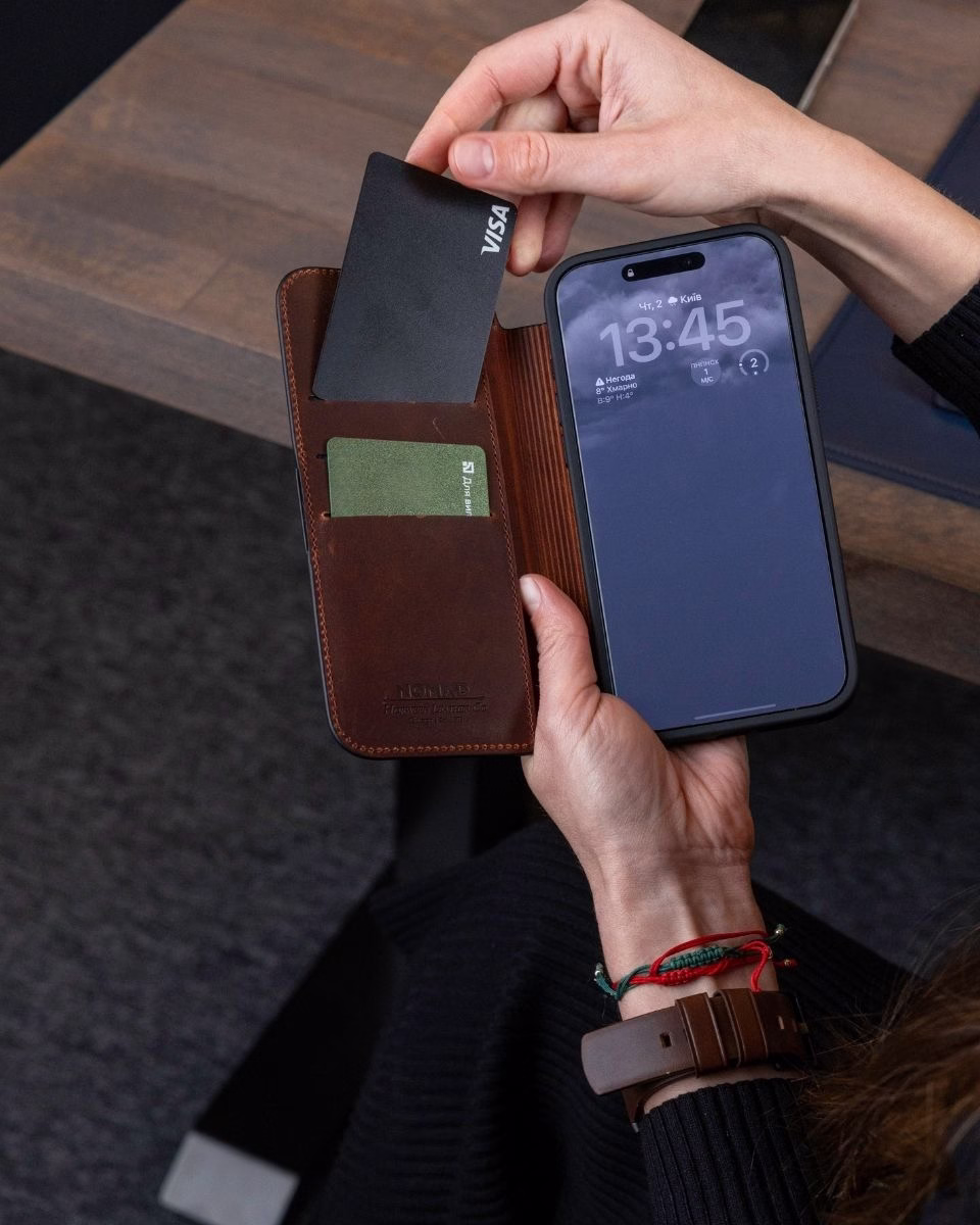 Шкіряний чохол-книжка Nomad Modern Folio Horween Olde Dublin для iPhone 17 Pro Max - 4