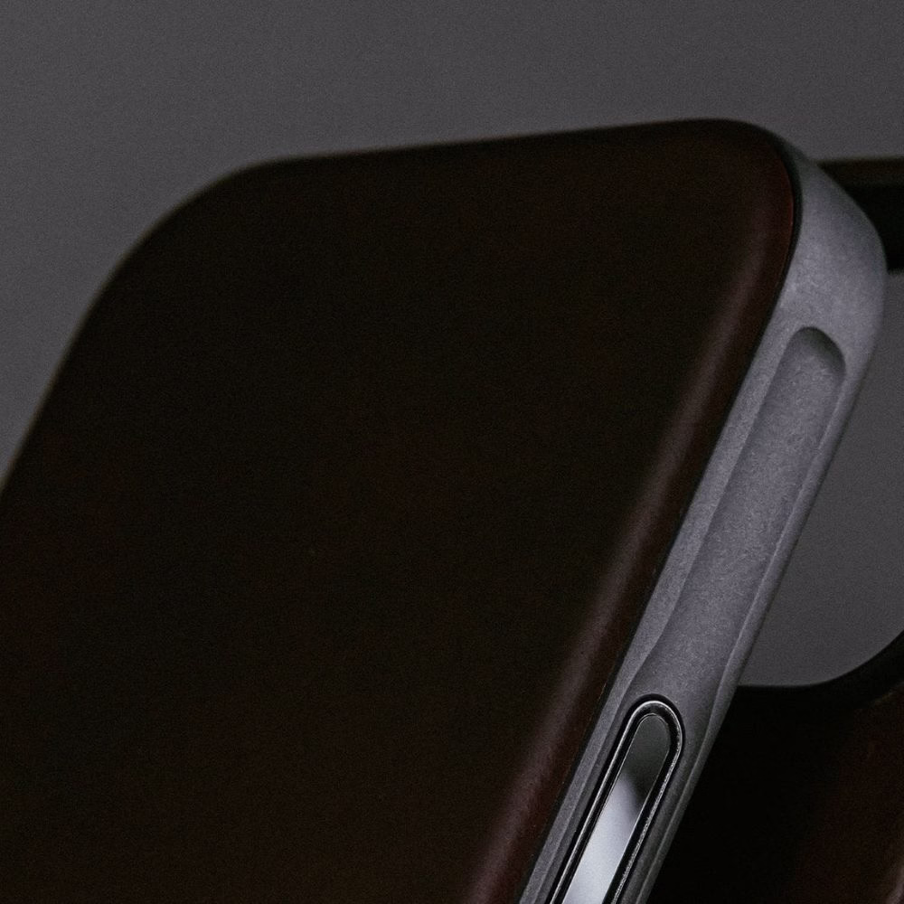 Шкіряний чохол Nomad Modern Brown для iPhone 17 - 4