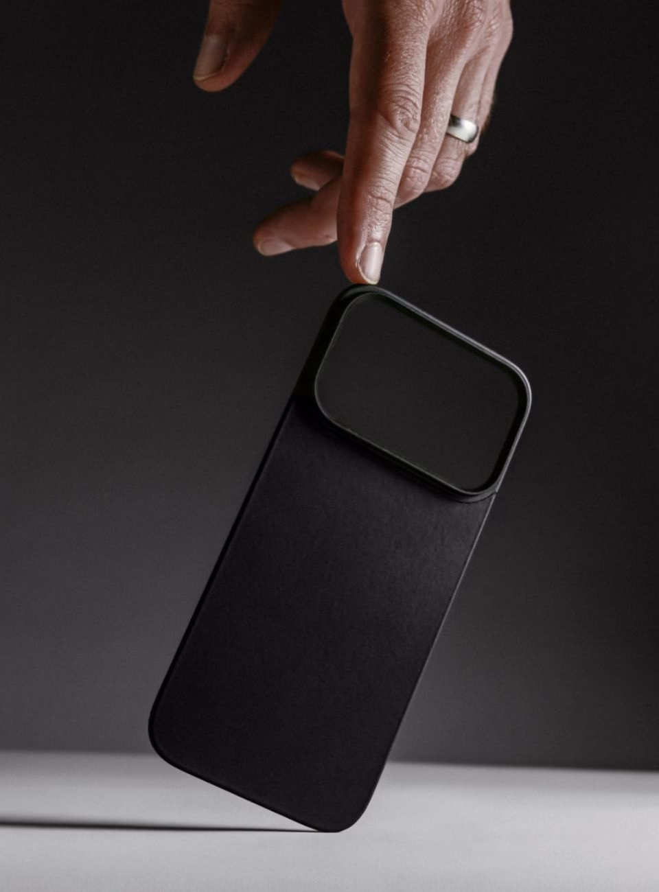 Шкіряний чохол Nomad Magnetic Horween Black для iPhone 17 Pro - 4